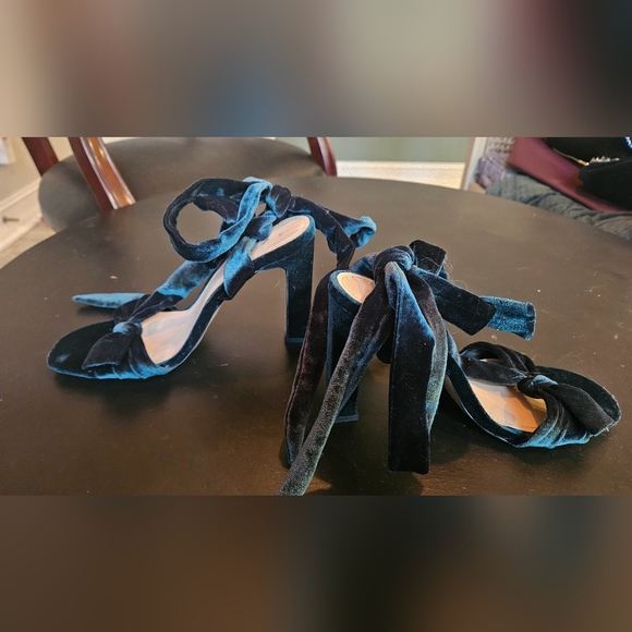 ZARA Dark emerald green velvet tie up pump heels. Size 7 - Picture 15 of 16